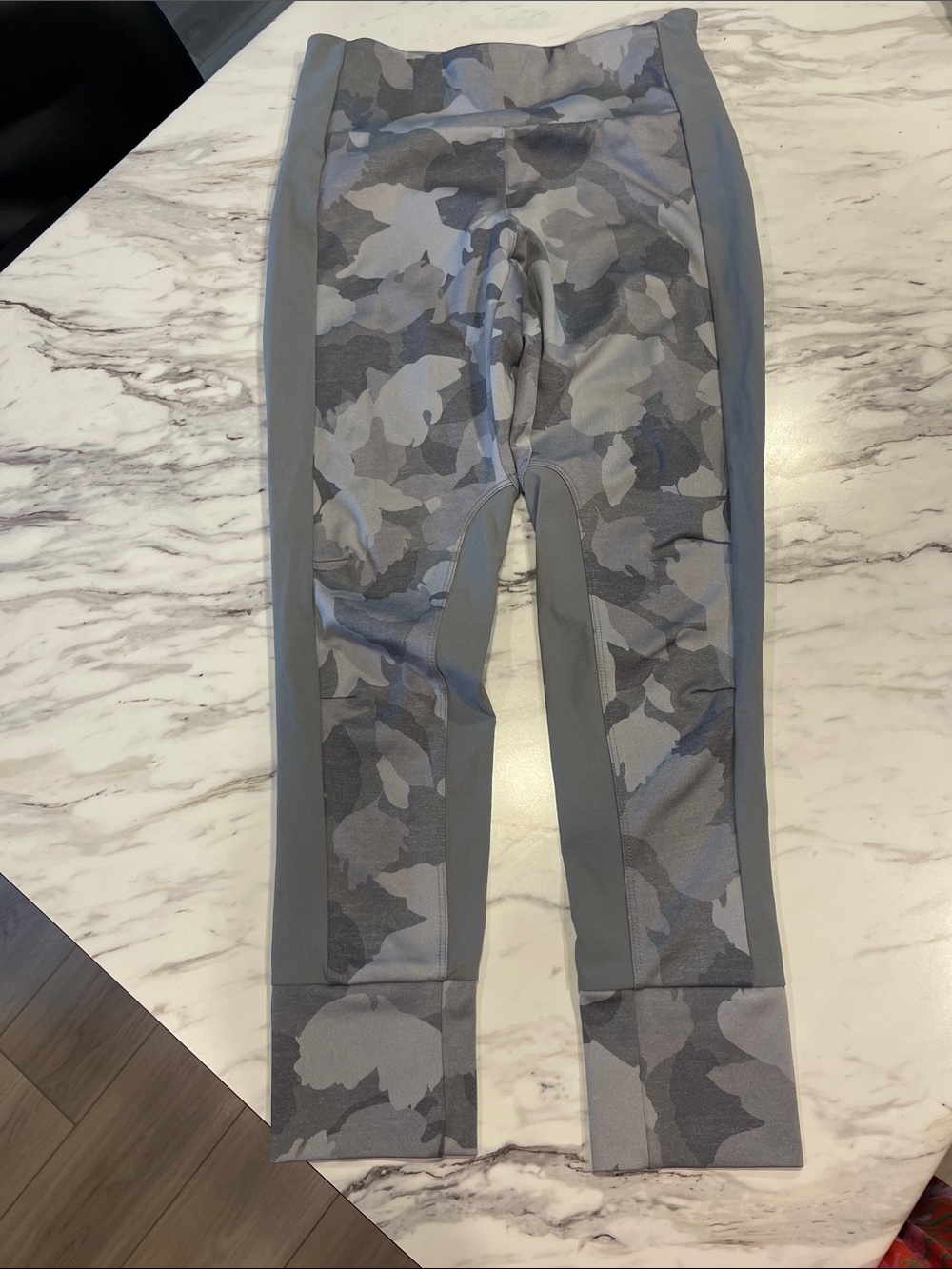 Athleta Women’s Gray Camo Leggings/jogger